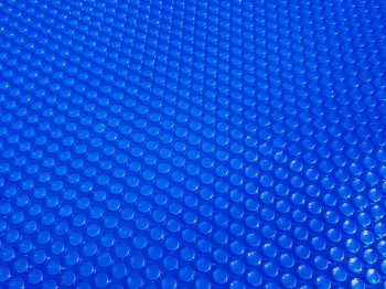 Bubble tarp for rectangular pool